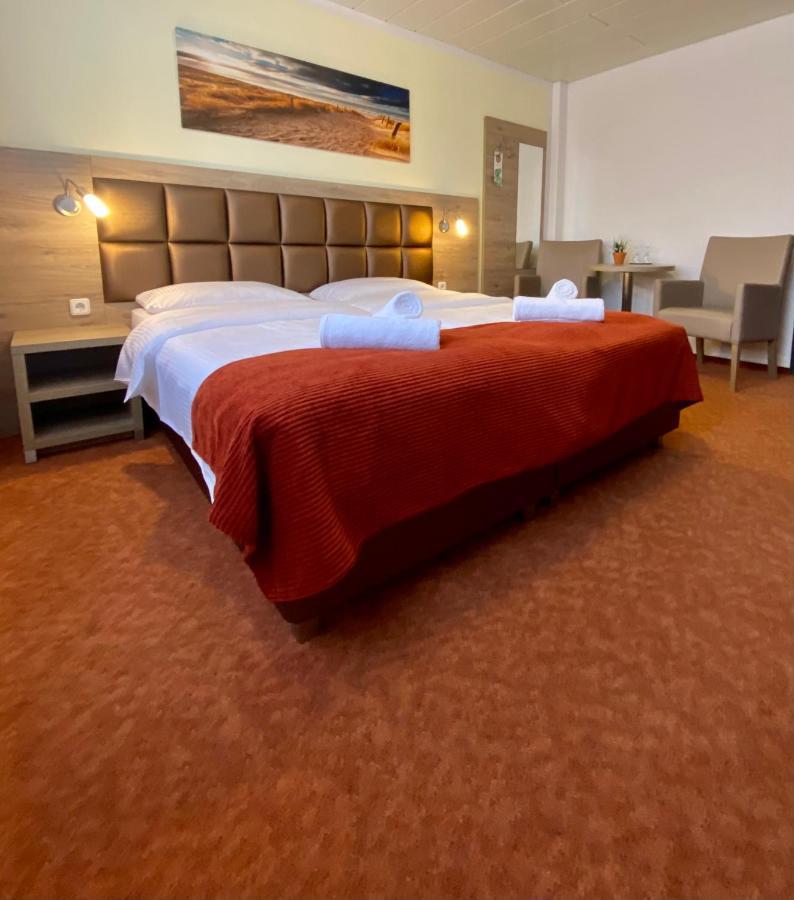 Strand Hotel Nordsee, Hotel Deichlaeufer Тосенс Екстериор снимка
