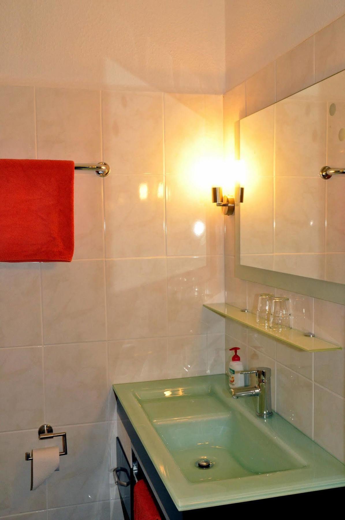 Strand Hotel Nordsee, Hotel Deichlaeufer Тосенс Екстериор снимка